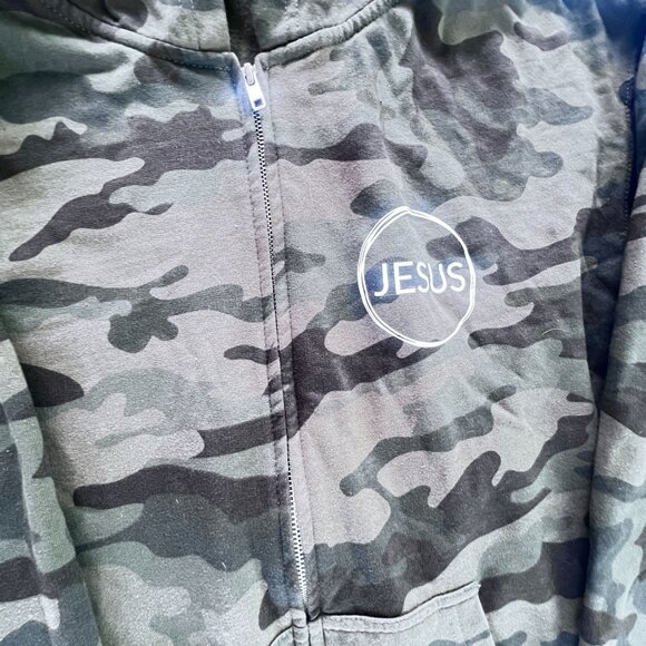 Camouflage Hoodie With "Jesus" Print Full Zip Large Independent Trading Company - Picture 5 of 10